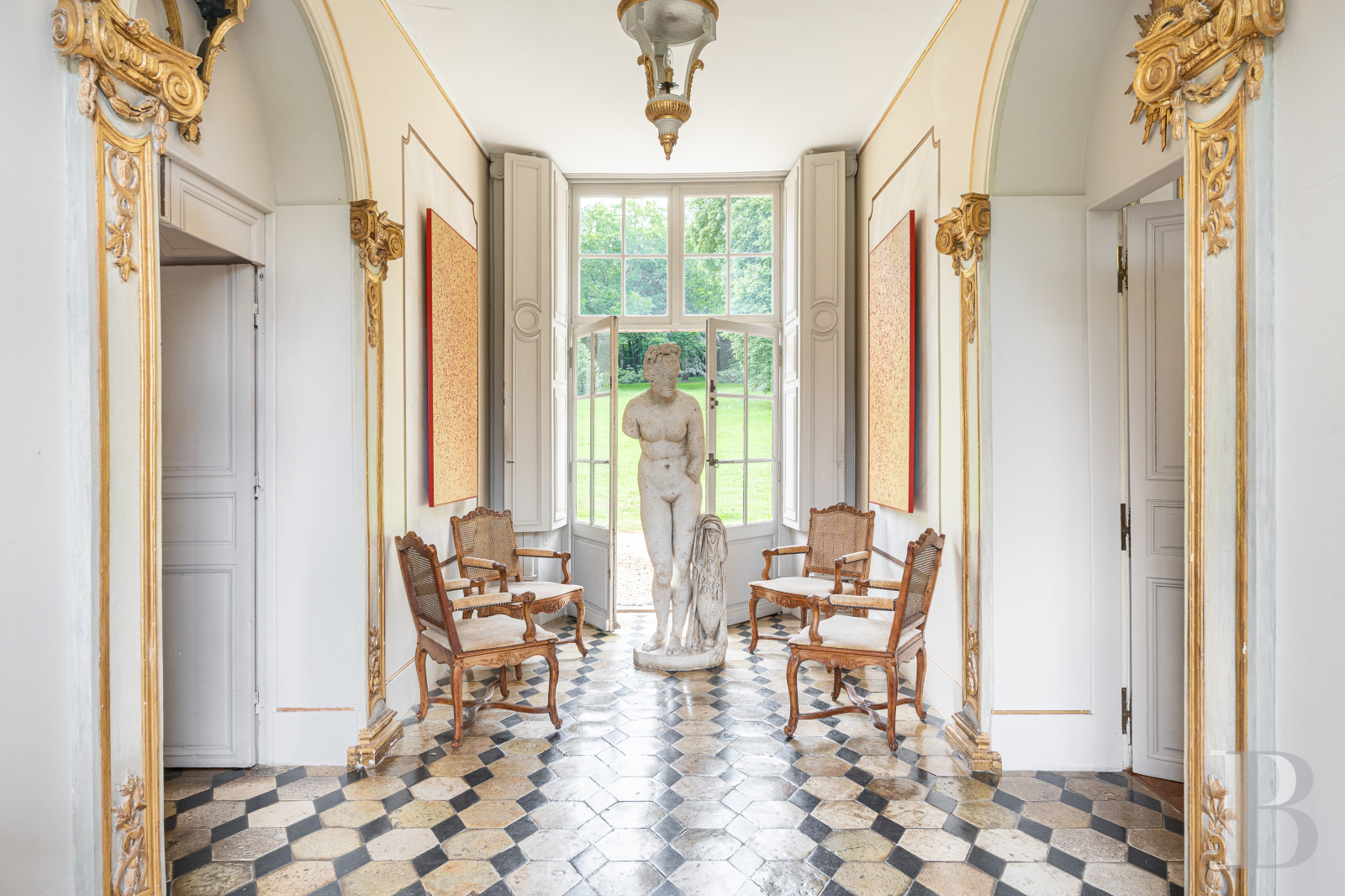À Milon-la-Chapelle, dans la vallée de Chevreuse, un château du 18e siècle et son parc de 4 hectares - photo  n°8
